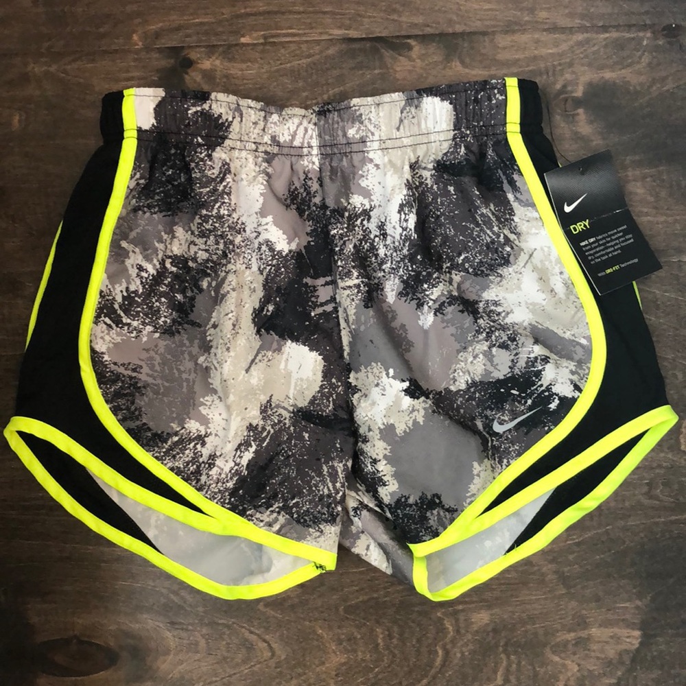 Nike Tempo Short